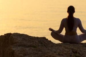 Young,Woman,Practice,Yoga,And,Meditation,Near,The,Sea,At